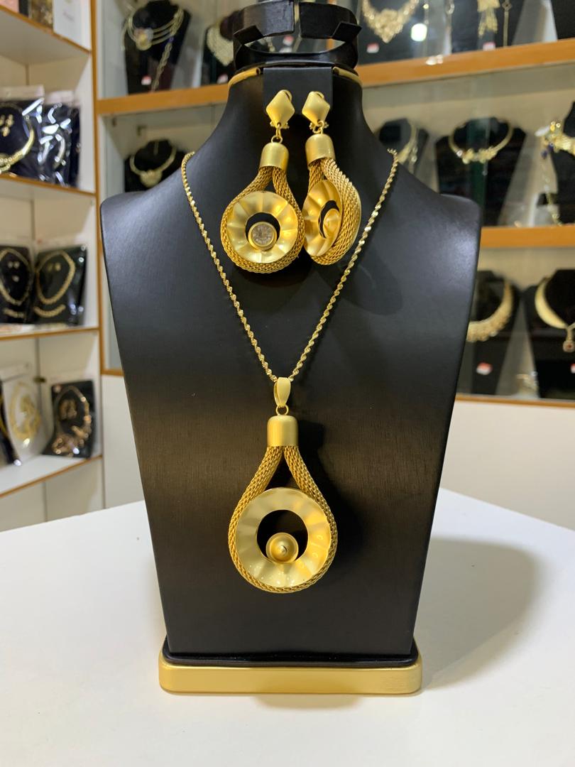 Satin Orbit Gilded Dubai Set