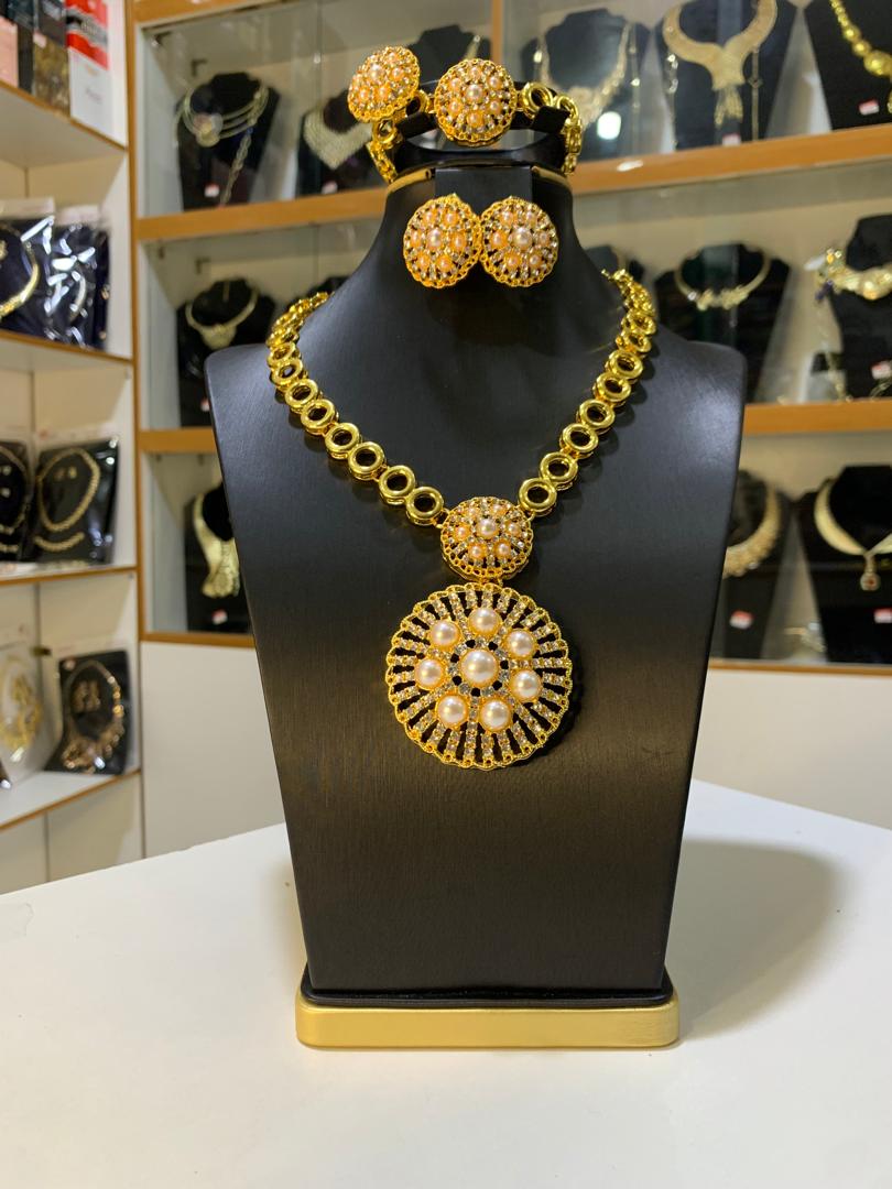 Regal Pearl Medallion Dubai Set